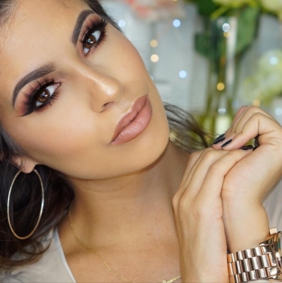 Clinique Chubby Stick Cream Eyeshadow in Fuller Fudge (Metallic Shimmer Brown) - Picture 12 of 17